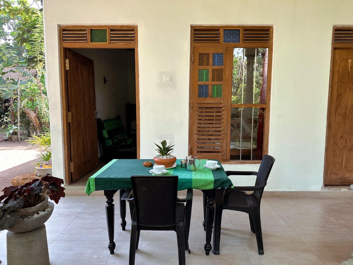 Midigama Inn Ahangama Extérieur photo