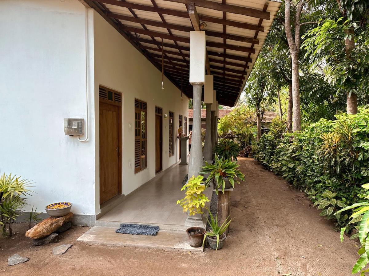 Midigama Inn Ahangama Extérieur photo