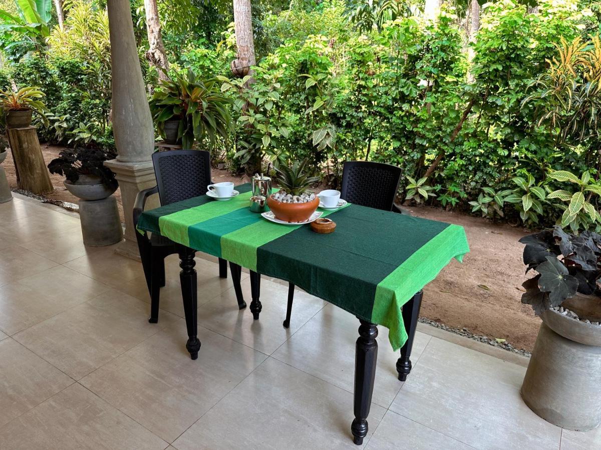 Midigama Inn Ahangama Extérieur photo